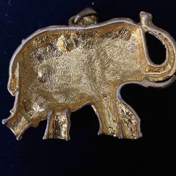 Gold tone AB Elephant Pendant - Picture 3 of 4